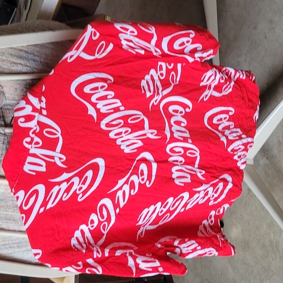 Short sleeve coca cola rayon shirt size small - Picture 3 of 4